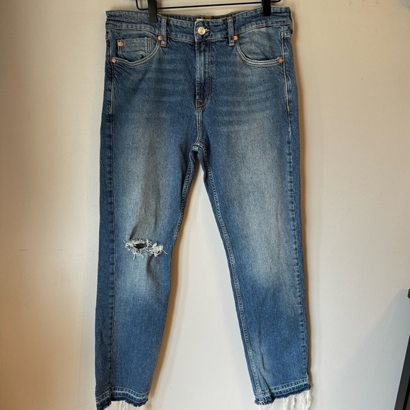 We The Free Distressed Raw Edge Skinny Medium Wash Jeans Women’s Size 30 - Picture 3 of 8